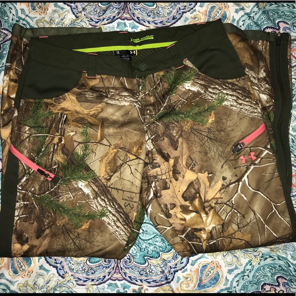 New Under Armour Women’s Camo Scent Control Pants